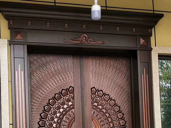 一招教你辨别“真”与“假”铜门